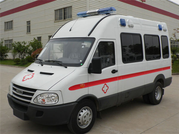 依维柯宝迪A37监护型救护车