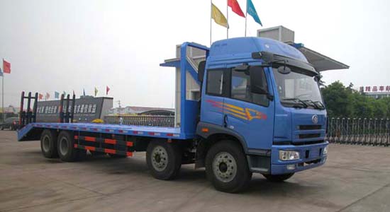  解放前四后八平板运输车 